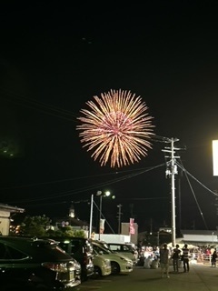 夏の夜空に大輪の花火が綺麗です！