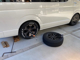 先日、タイヤ交換無事終了！
安全運転で冬を乗りきりたいですね。