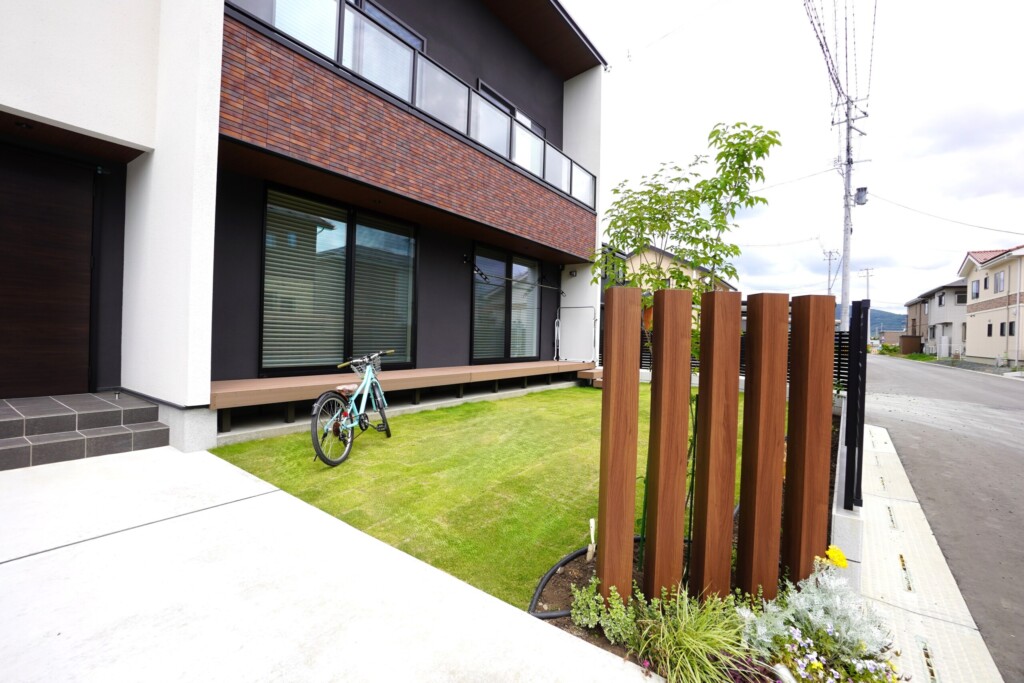 すっきりデザインで家が引き立つように