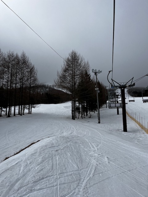 奥中山高原スキー場
気温も高く、雪もシャバシャバでもう春スキーの感じです！