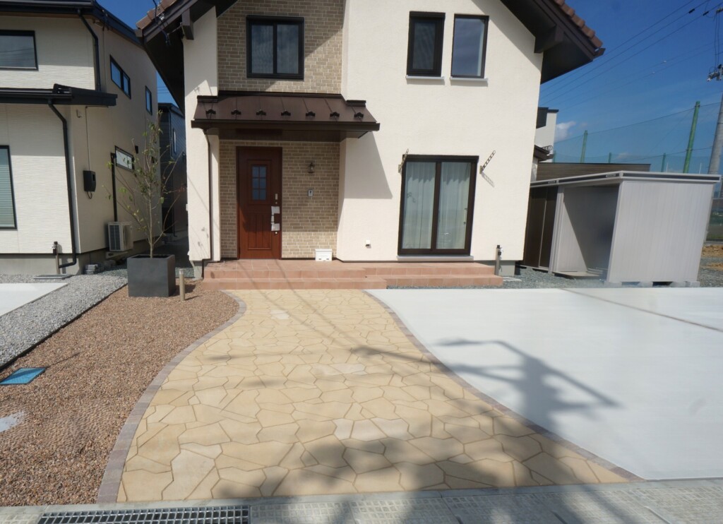 素敵なアプローチのある家