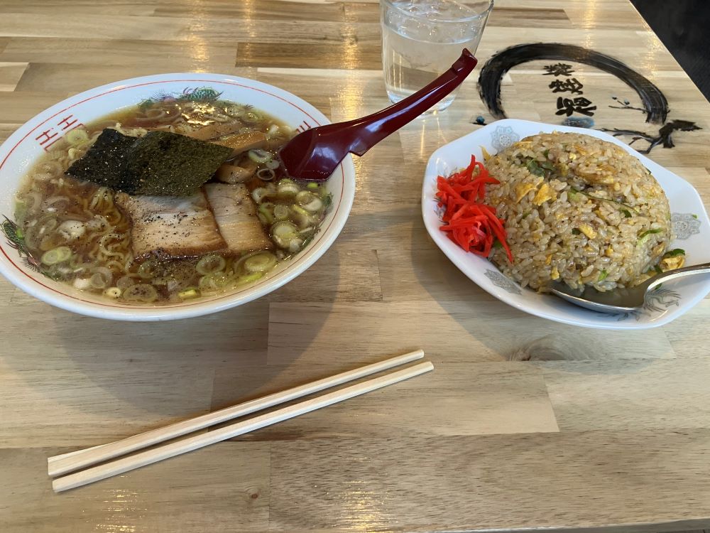 福建楼のラーメン、チャーハン！
味は最高！！