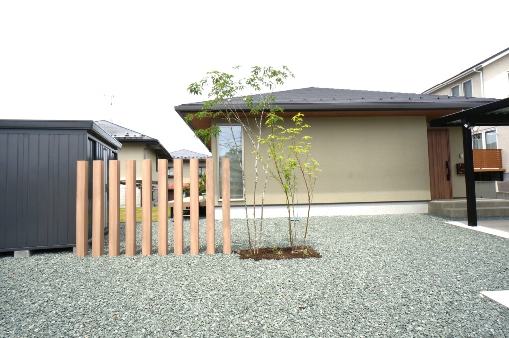 平屋の家と外構と庭