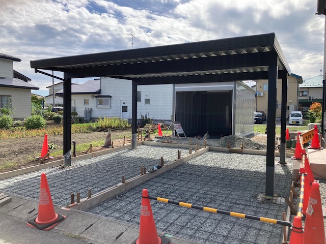 盛岡市の現場です。
ガレージとカーポートの組み立てが終わりました！